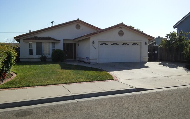 Building Photo - Custom 3 Bd 2ba Home at River Oaks Community