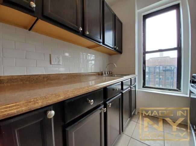 Building Photo - 1 bedroom in ASTORIA NY 11106 Unit 5B Rental