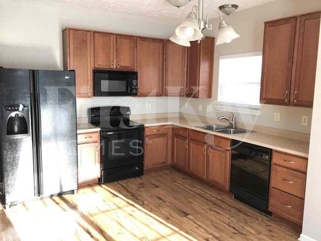 Photo - 688 Harbor Dr