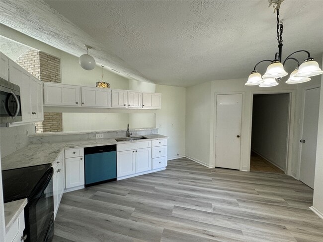 Photo - 20030 Lions Gate Dr