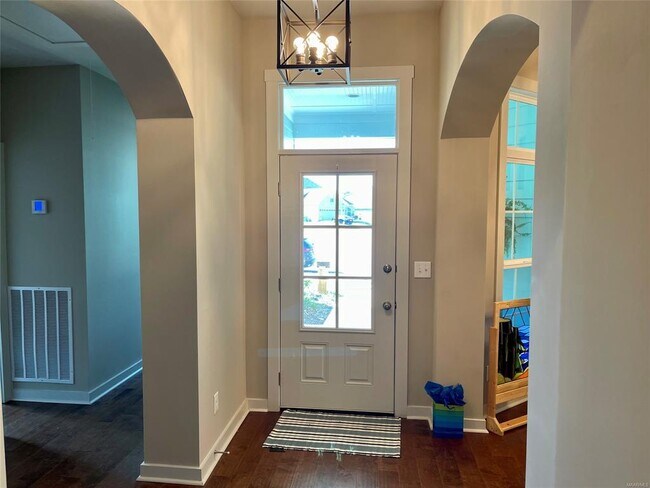 Photo - 743 Hedgefield Way