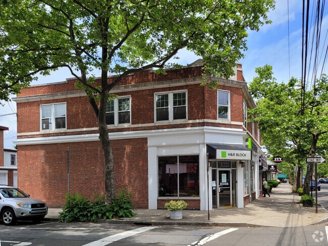 Building Photo - 826 State St Rental