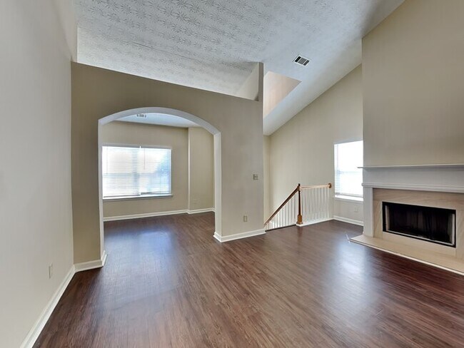 Photo - 320 Lake Royale Pl