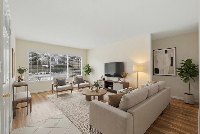 Photo - 5611 S Quincy St