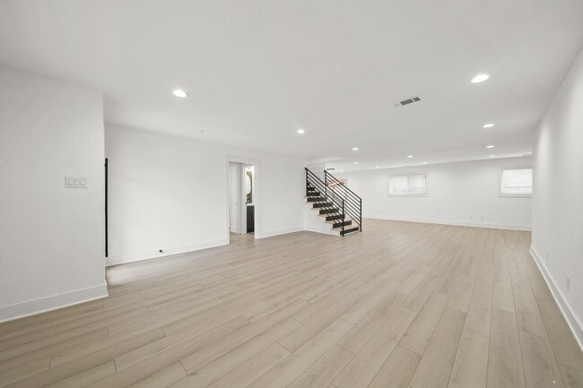 Photo - 6010 Rutherglenn Dr