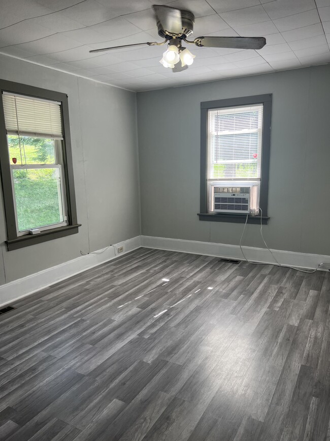 Photo - 132 School St