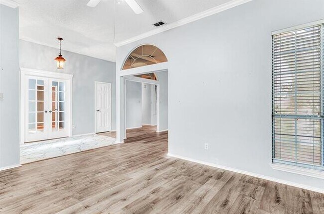 Photo - 1401 Newbury Ln