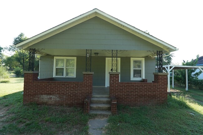 Building Photo - 405 S 60th W Ave Rental