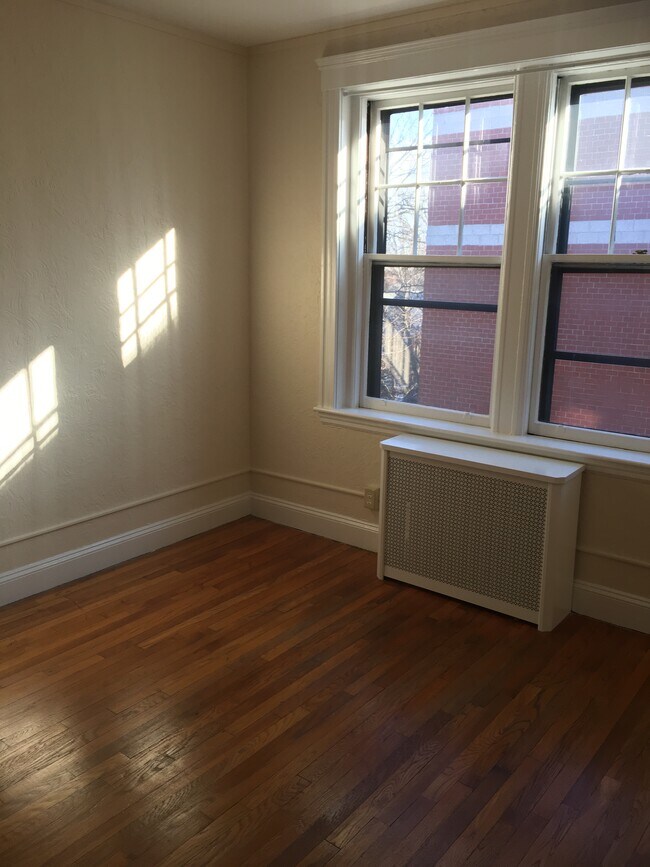 Family room - 1945 Commonwealth Ave Unit 52