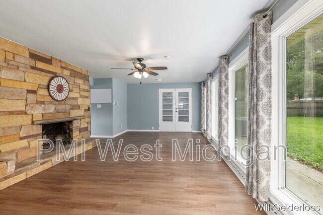Photo - 1938 Woodlawn Ave SE