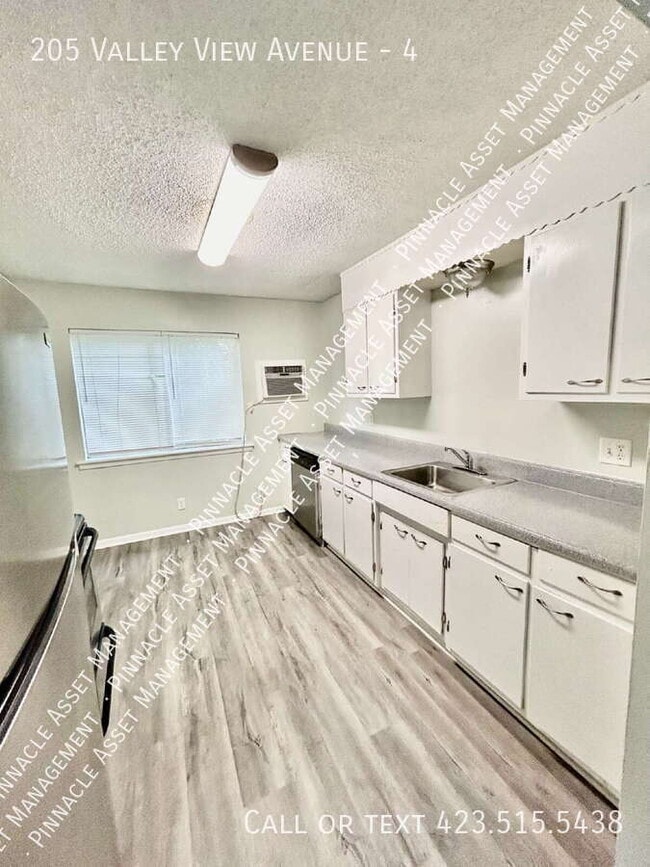 Building Photo - 205 Valley View Ave Unit 4