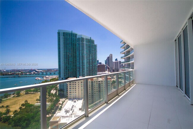 Building Photo - 2020 N Bayshore Dr Unit 2204