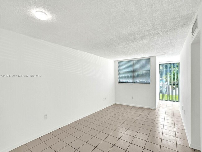 Photo - 9401 SW 4th St Unidad 114