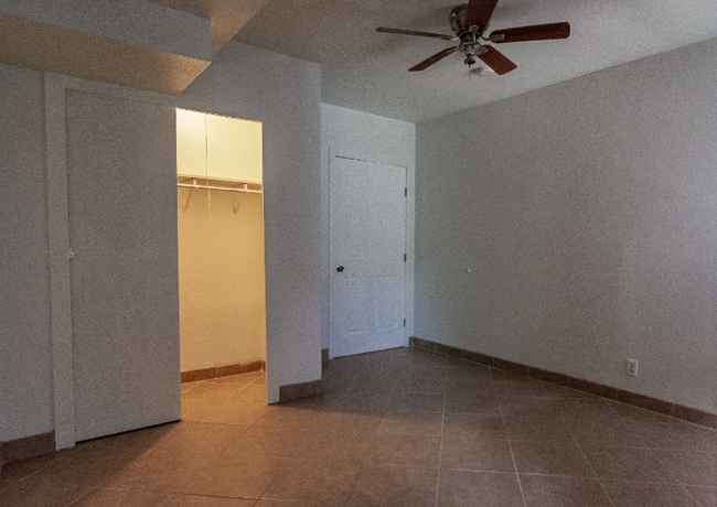 Photo - 811 Barrymore Blvd