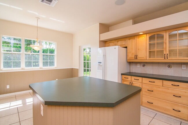 Photo - 144 Palm View Dr