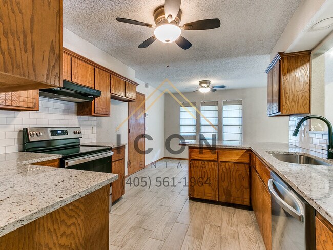 Photo - 8804 NW 92nd St