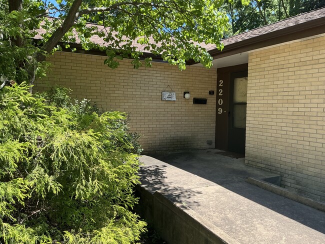 2209 Grange Cir