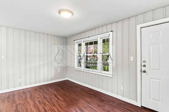 4 Farrwood Ave Unit 5