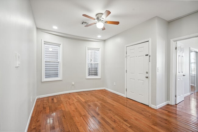 Building Photo - 96 S 12th St Unit 3