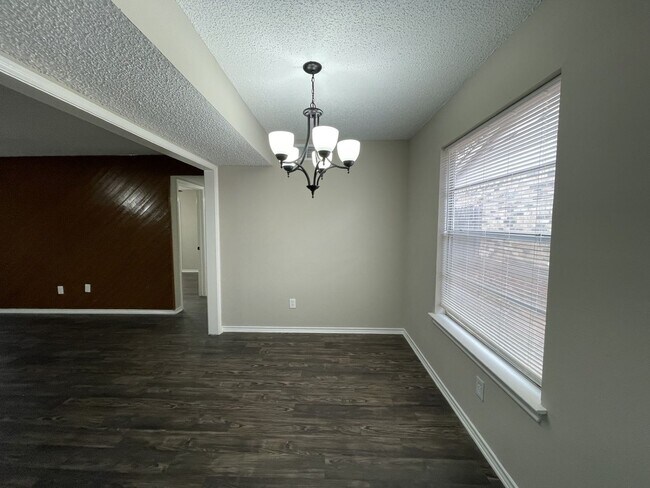 Photo - 4805 Crestmont Ct