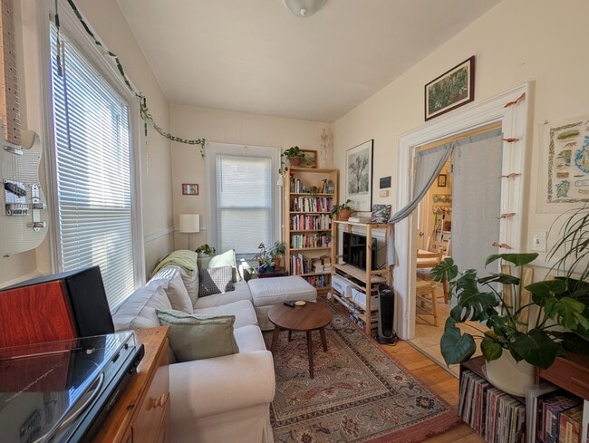 Photo - 2 Evergreen Sq Unit 1