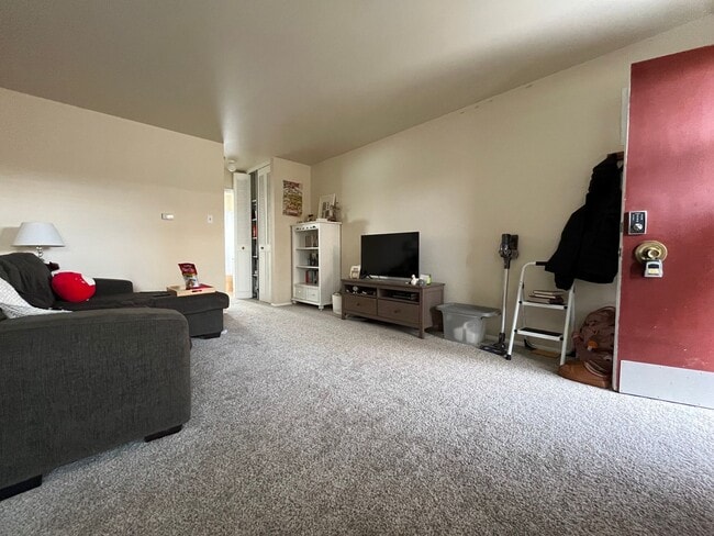 Photo - Large 1 BR Condo Available 08/15/2026! Great Location!