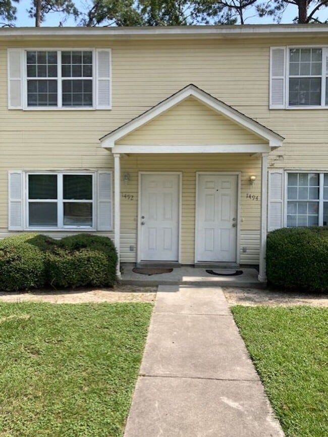 TWO BEDROOM TOWNHOUSE **(Special; 1st 6mo ... - TWO BEDROOM TOWNHOUSE **(Special; 1st 6mo ...
