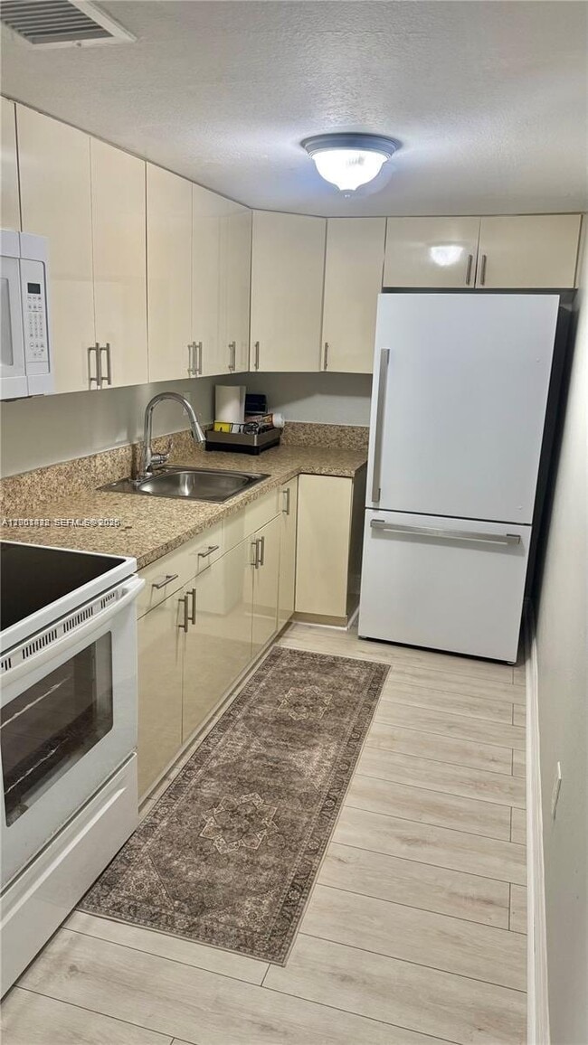 Photo - 8794 SW 12th St Unidad 103