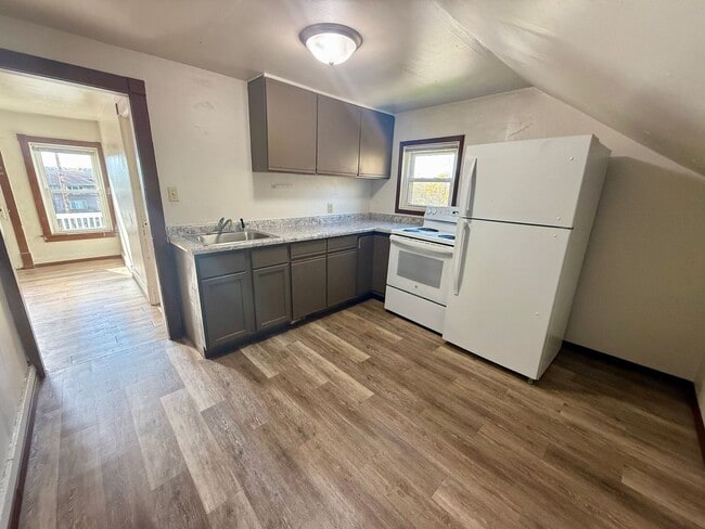 Building Photo - 1305 Merrill Ave Unit #3