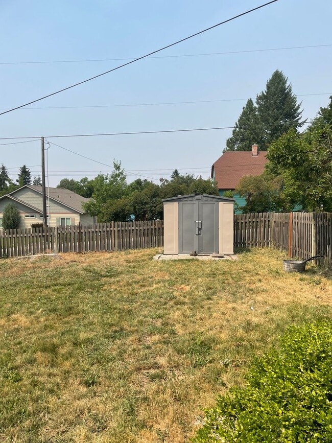 Photo - 3 Bedroom, 1.5 bathroom on Pioneer Hill!