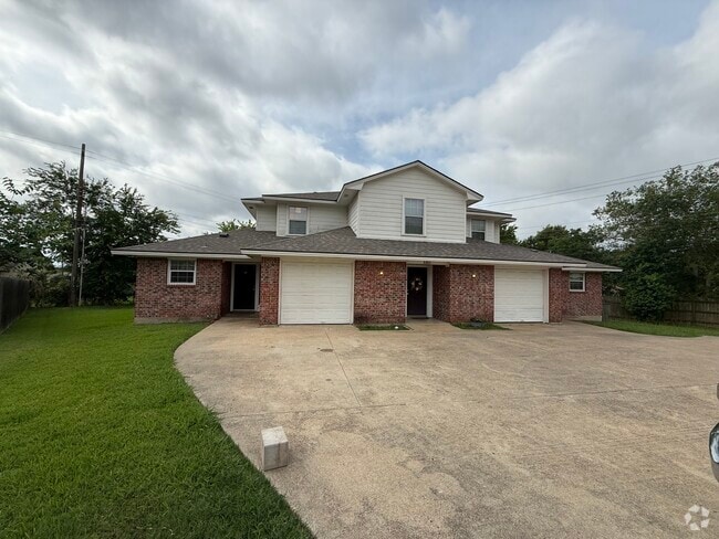 Building Photo - 2203 Young Pl Rental