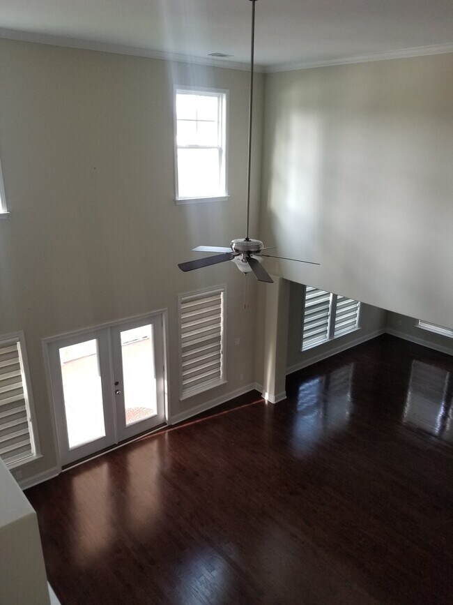 Photo - Spacious 6 bedroom, 4 bathroom home!