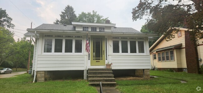 Building Photo - 147 Bradway St Rental