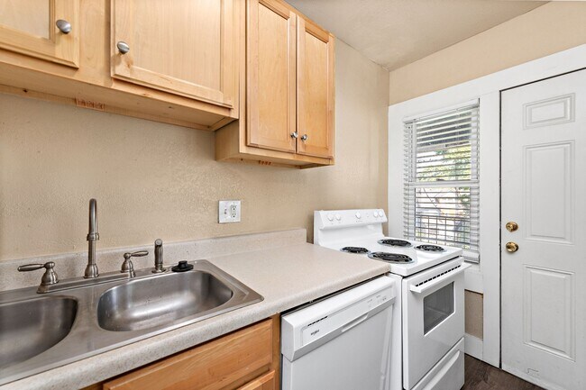 901 E 28th Street