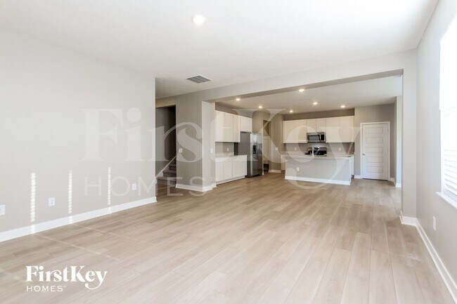 930 Shadow Dr