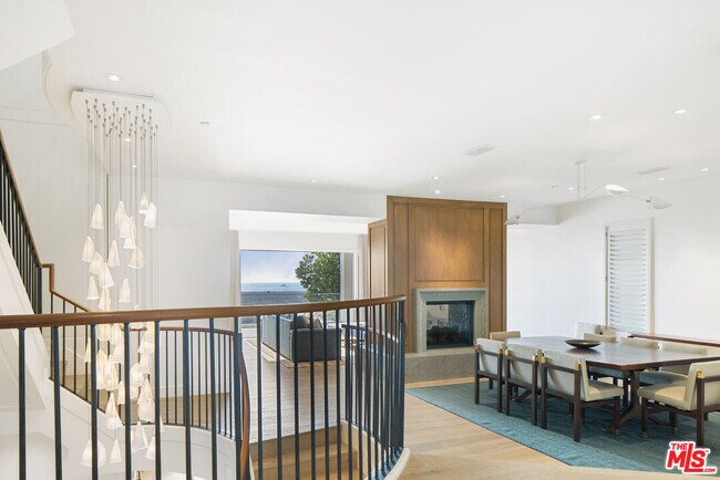 Photo - 1347 Palisades Beach Rd
