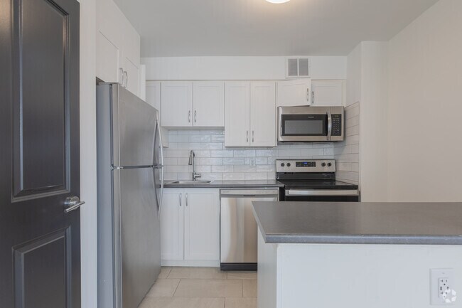 1BR, 1BA - 737SF - Kitchen