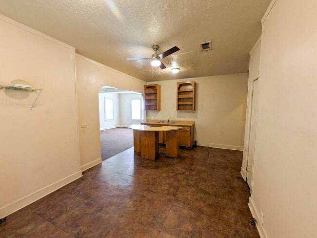 Photo - 2021 Wignall Ave