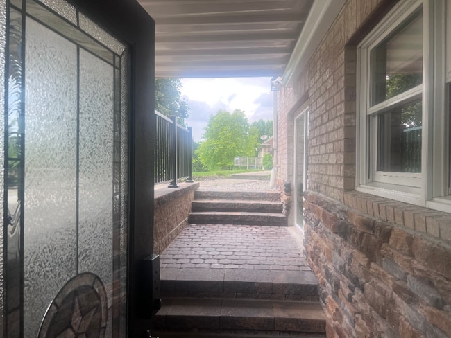 Building Photo - 6589 Rio Vista Ct