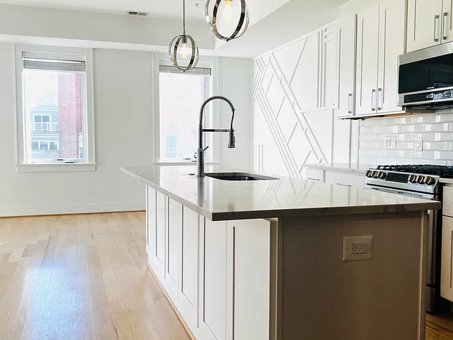 Photo - 836 Varnum St NW Unidad 202