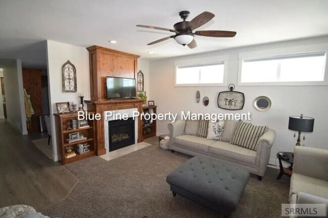 Photo - 705 Birmingham Ln