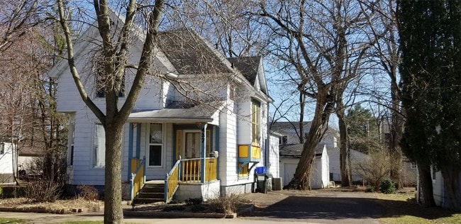 Building Photo - 437 Union St Rental