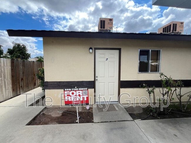 Building Photo - 62 N Villa St Unit #7