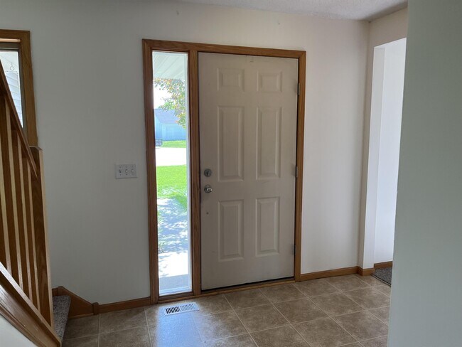 Photo - 9141 Leaf Cir