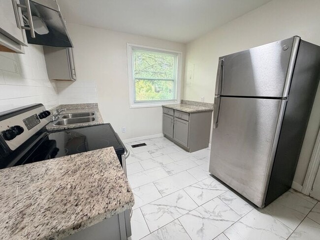 Photo - 2013 Center Way S