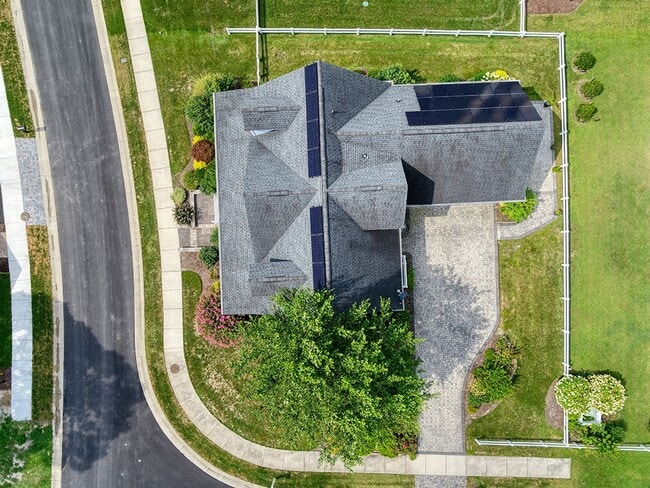 Photo - Spacious 3BR / 3.5BA Single family home • 2,500 Sq Ft • Baywood