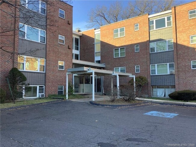 Photo - 53 Wolcott Hill Rd Unidad APT B17