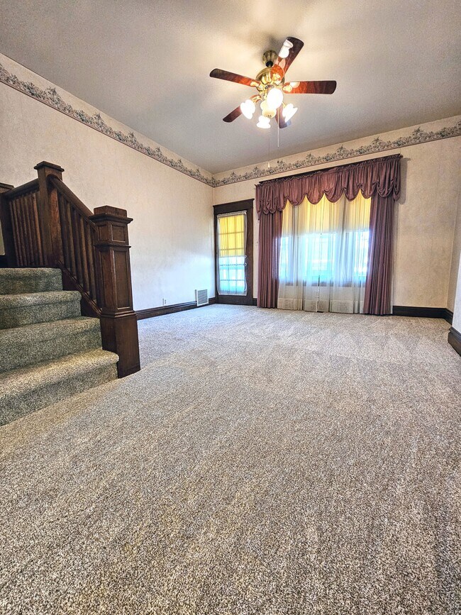 Photo - 1123 National Rd