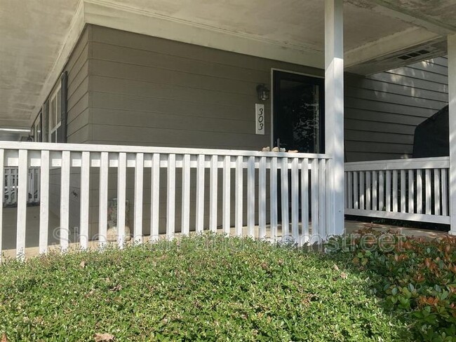 Photo - 303 Lake Ave