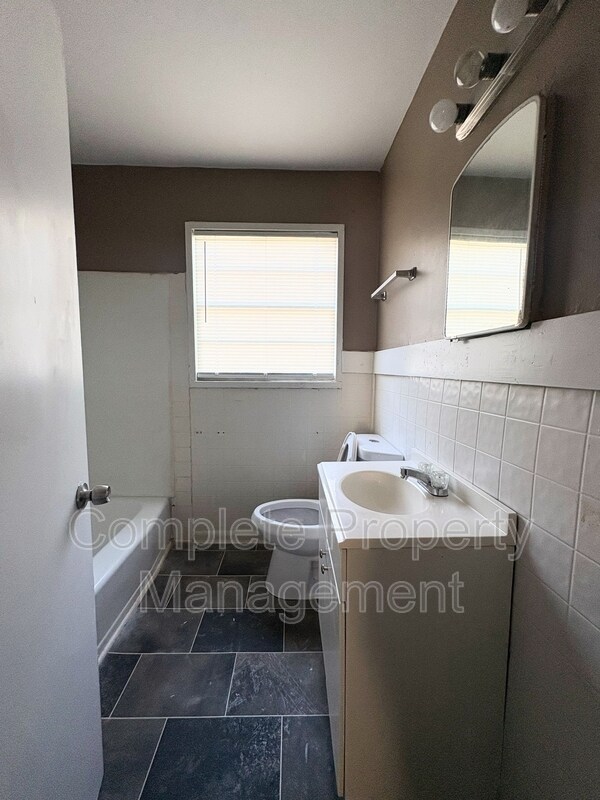 Photo - 1252 18th Pl SW